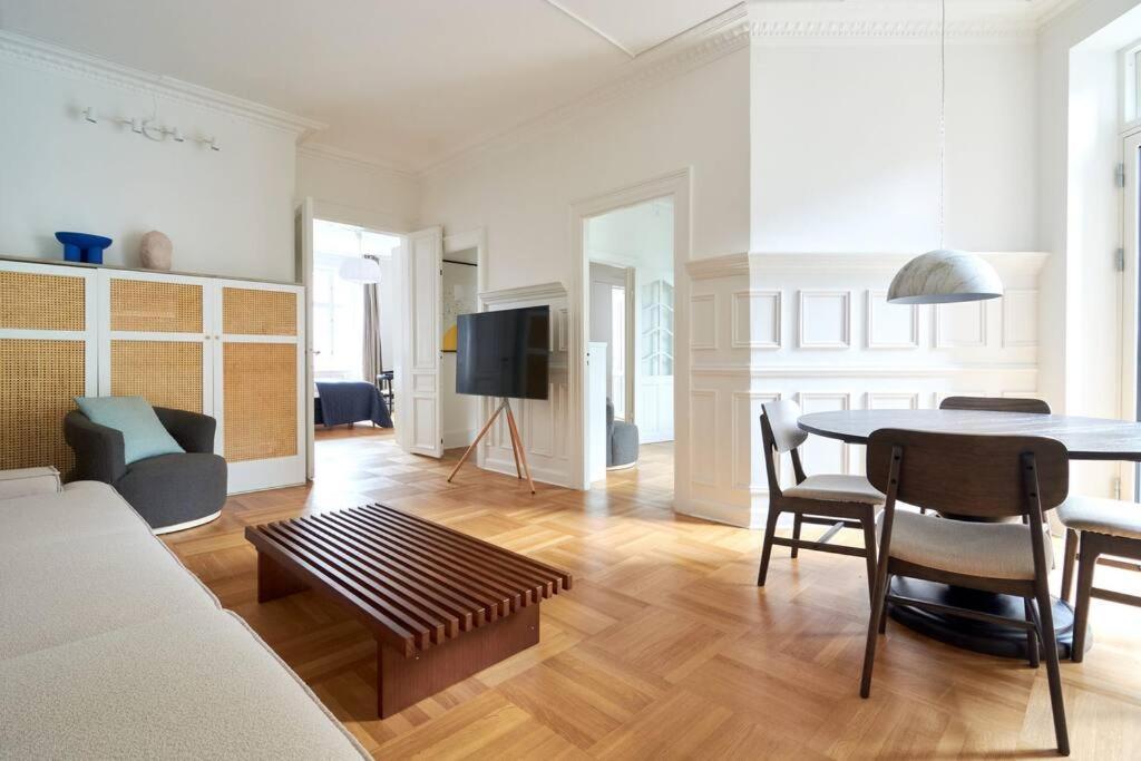 Spacious 3 Bedroom Manor Flat Next To Tivoli Kopenhagen Exterior foto
