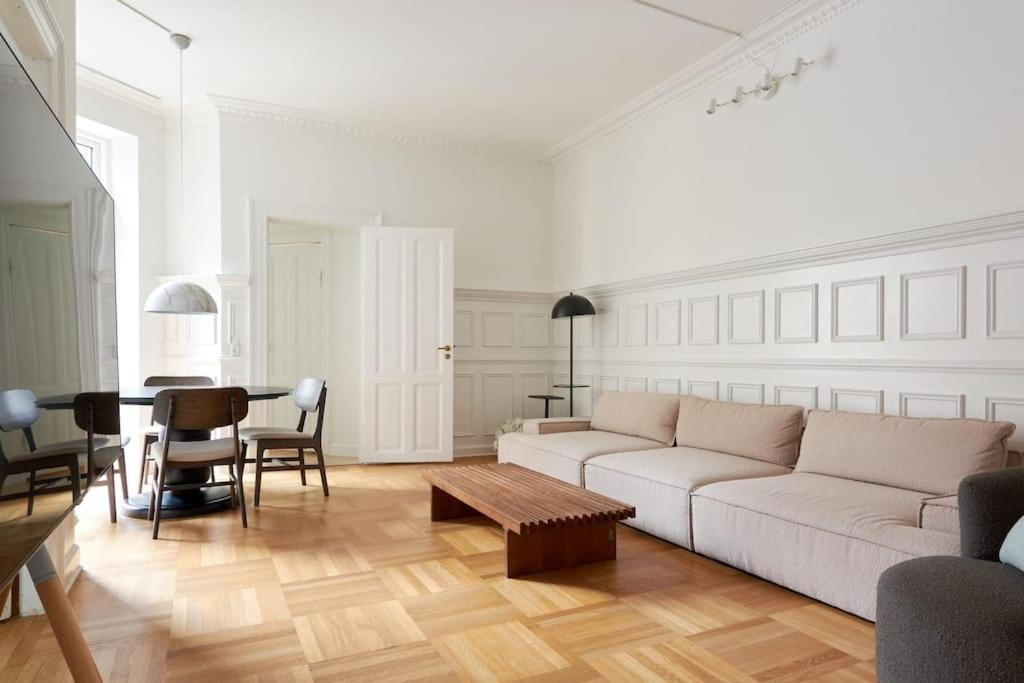 Spacious 3 Bedroom Manor Flat Next To Tivoli Kopenhagen Exterior foto