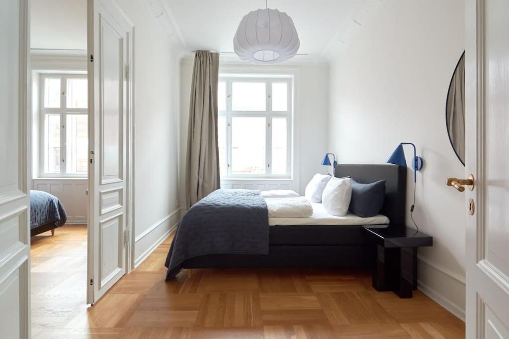 Spacious 3 Bedroom Manor Flat Next To Tivoli Kopenhagen Exterior foto
